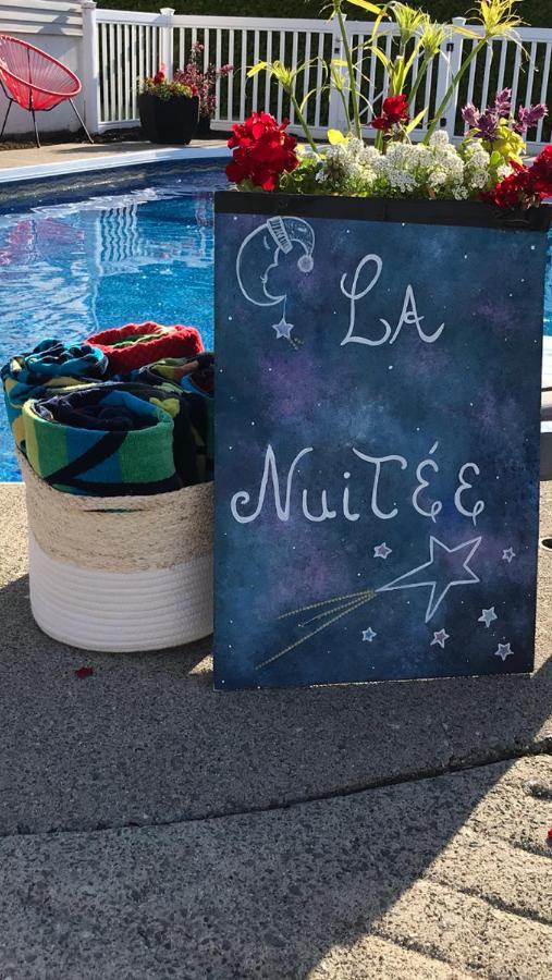 Gite La Nuitee Коутикук Екстериор снимка